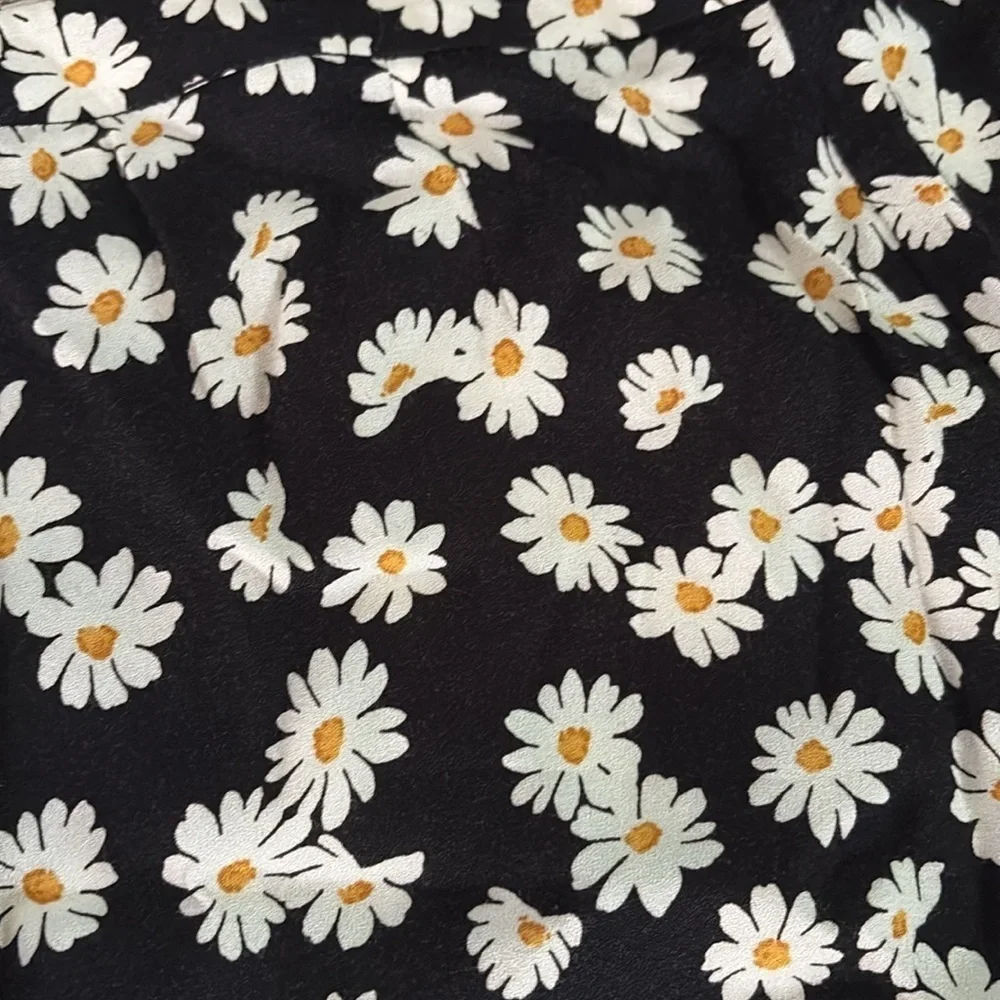 Reformation Black and White wide leg Daisy Print Pants - size small